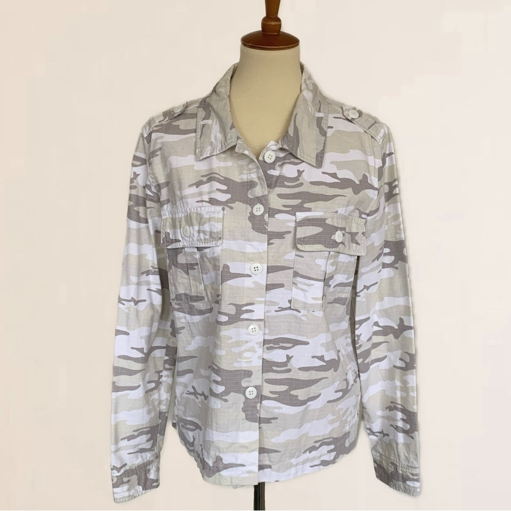 Sanctuary Camo Button Down Front Pocket Shirt Jacket Shacket Size Medium